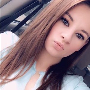 Meet your Posher, Dakota